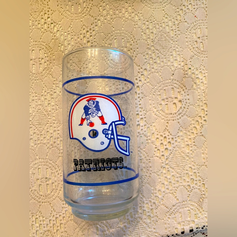 Vintage NFL New England Patriots glass tumbler